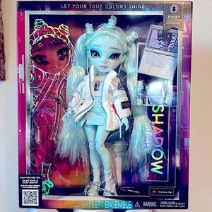 Fashion doesn’t havee to foll the rules, and does Shadow High.